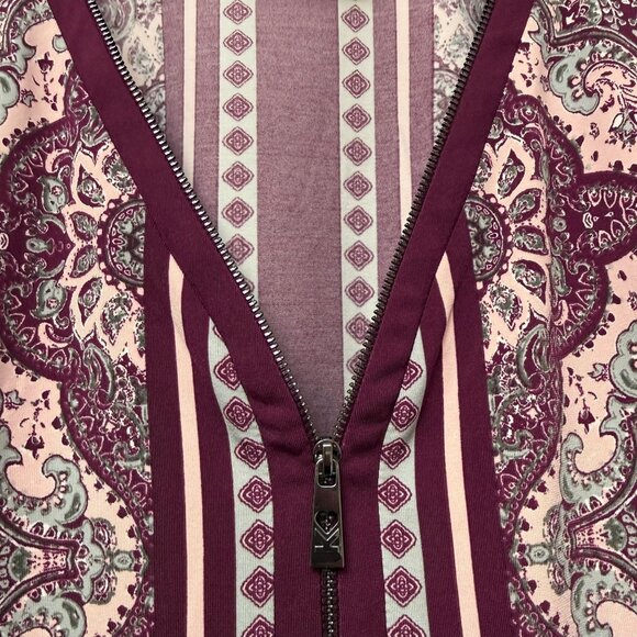 BELLE Kim Gravel Womens Stretch Top Medium Burgundy Red Paisley Zip V-Neck NWOT - Picture 6 of 7